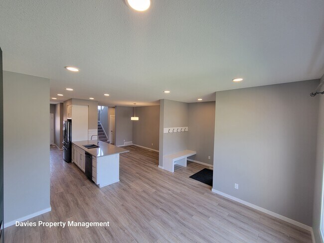 Photo du bâtiment - 403-437 37 Ave NW