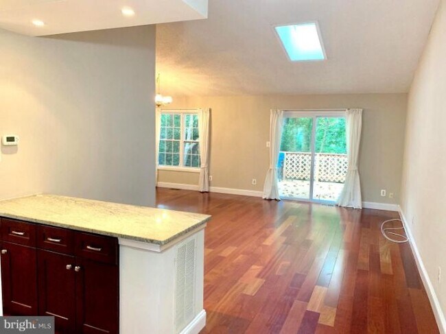 Foto del edificio - 7615 Virginia Ln