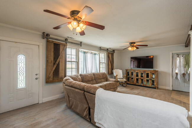 Foto del edificio - Knoxville 37918 - 2 Bedroom, 1 Bath, Ranch...