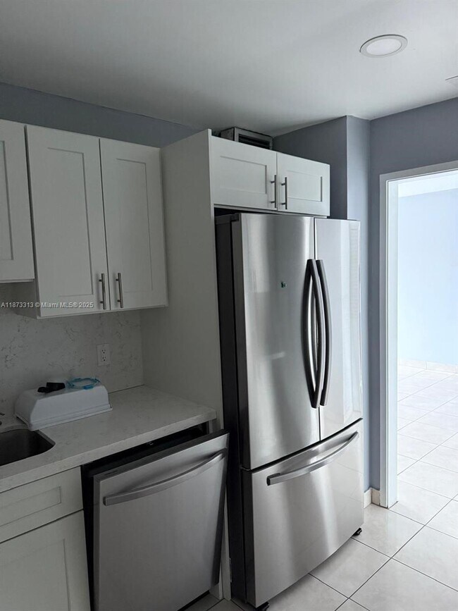 Foto del edificio - 400 Kings Point Dr