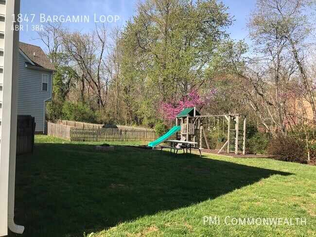 Building Photo - 4 Bed / 2.5 Bath Single Family (Available ...