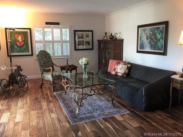 Foto del edificio - 6815 Edgewater Dr