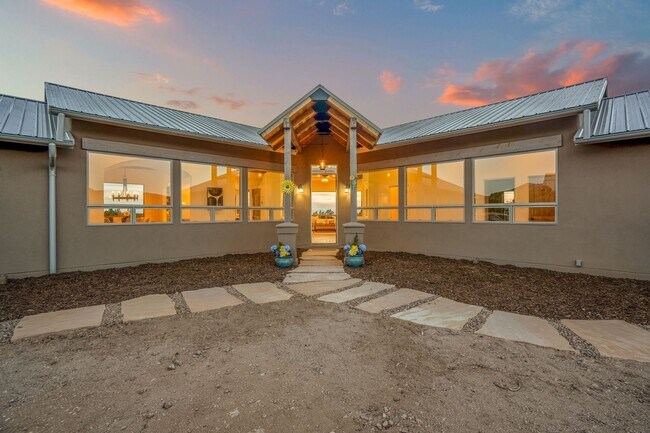Foto del edificio - Breathtaking Home on Heather Lane