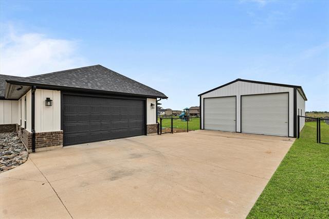 Building Photo - 285 Redwood Dr