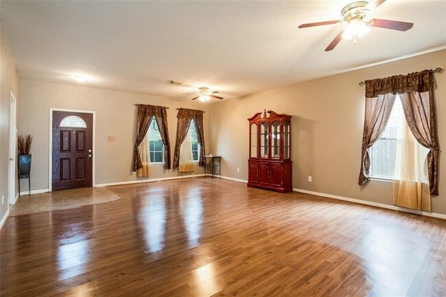 Building Photo - 21910 Willow Downs Dr