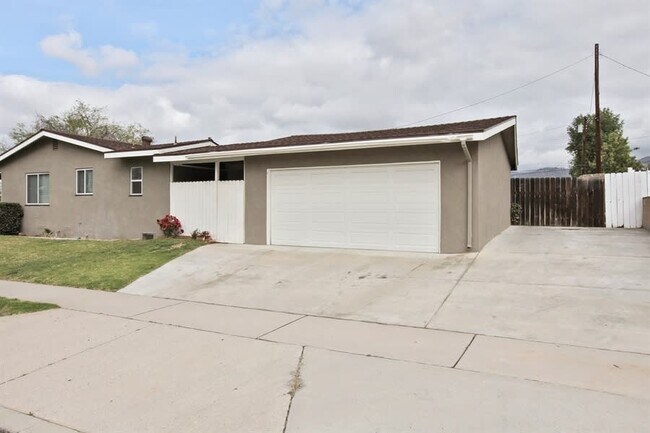 Building Photo - 5304 N Fairvale Ave