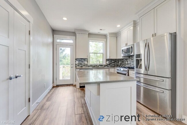 Building Photo - 4 br, 2.5 bath House - 7924 Southeast Raym...