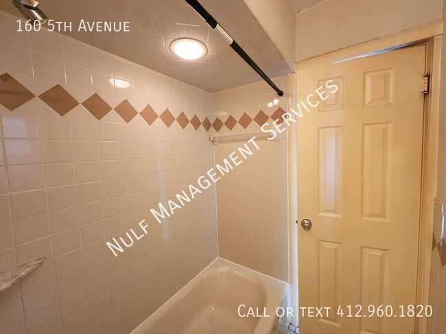 Building Photo - 160 5th Ave