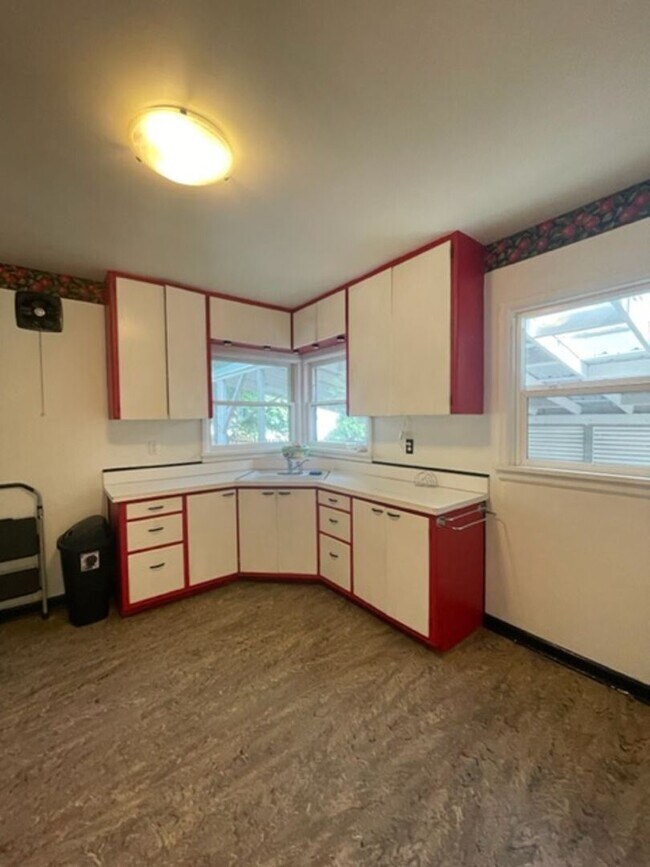 Building Photo - 3 br, 1 bath House - 45 E Wyoming