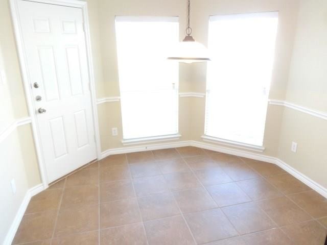 Building Photo - 2303 Sparrow Dr