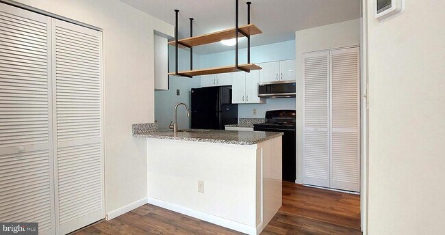 Foto del edificio - 9706 Hellingly Pl