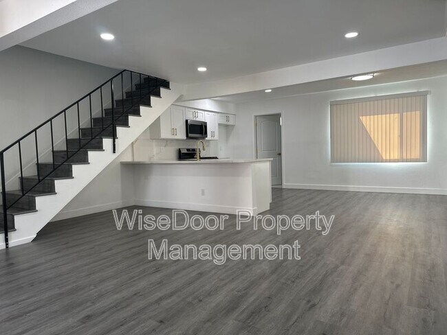 Foto del edificio - 1812 E Adams Ave