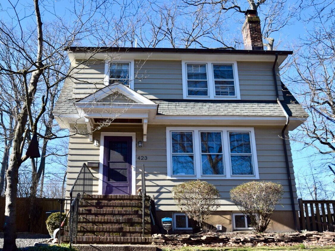 Primary Photo - 423 Harrison Ave