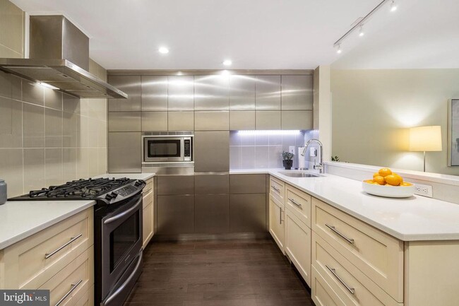 Building Photo - 1301 20th St NW