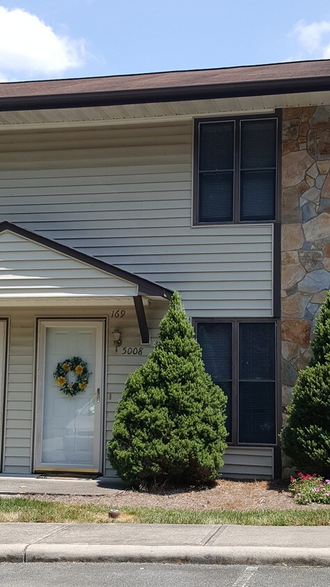 Primary Photo - 5008 S Bend Dr
