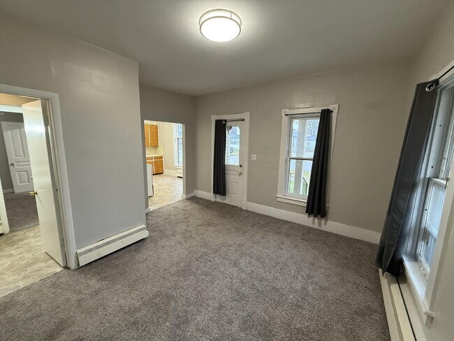 Foto del edificio - Charming 1 Bedroom, 1 Bathroom Apartment in the Heart of Sparta, MI