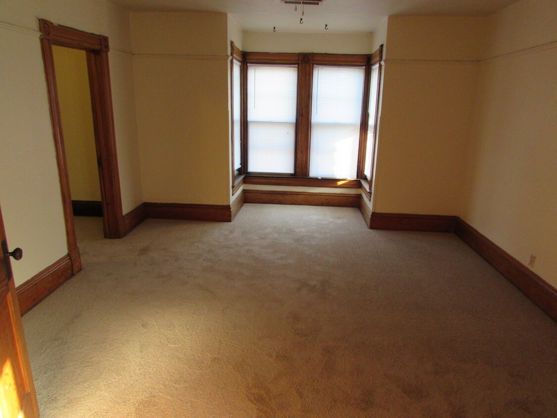 Primary Photo - 828 E Johnson St