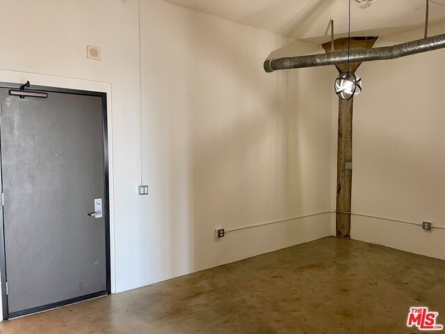Foto del edificio - 315 E 8th St