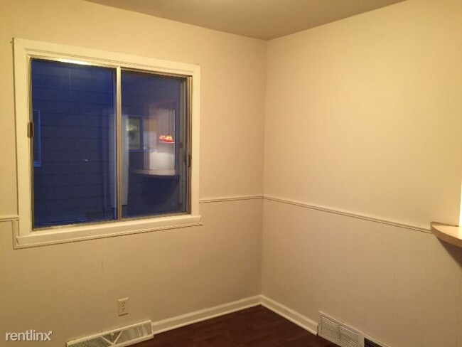 Building Photo - 3 br, 2 bath Townhome - 1404 87th Pl
