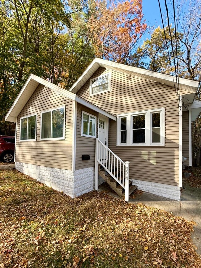 Building Photo - Four Bedroom Home in Kalamazoo