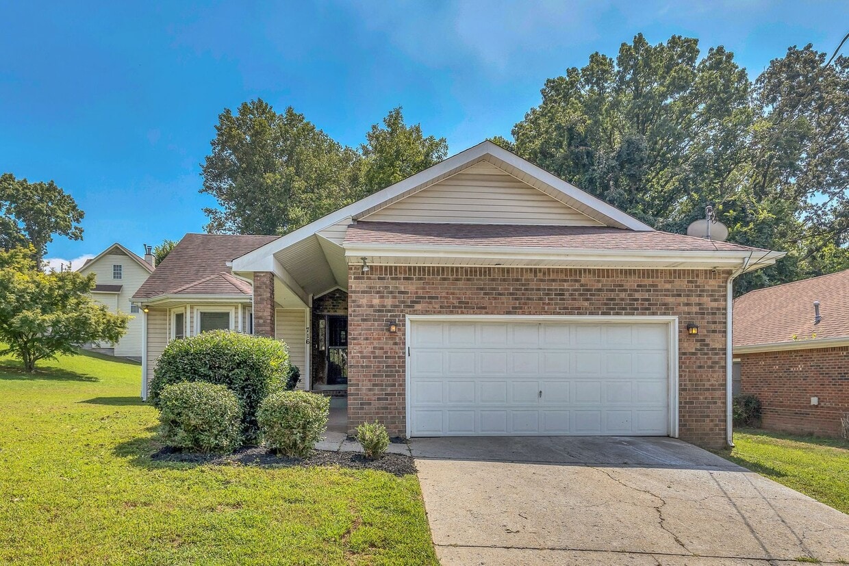 Foto principal - Antioch 3 bedroom 2 bath home with 2 car g...