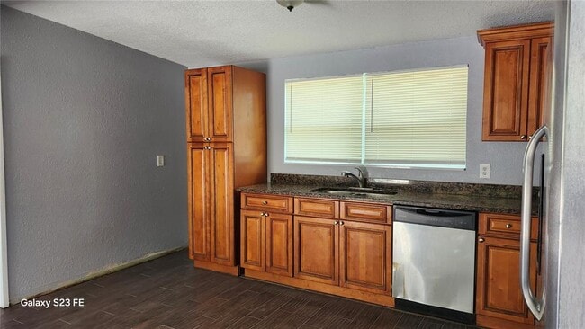 Building Photo - 4014 W Mango Ave
