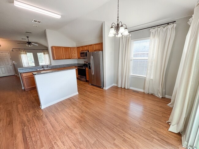 Building Photo - 2211 Bellmont
