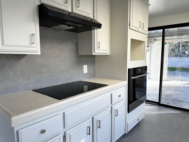 Building Photo - 2201 N Farrell Dr