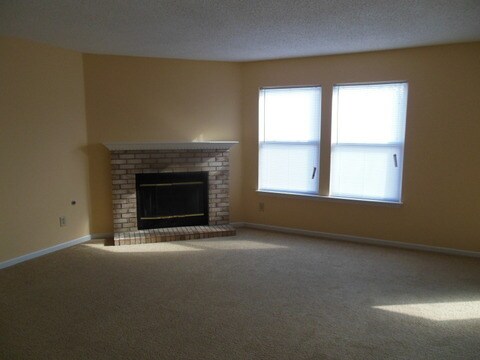 Building Photo - Greenwood - 3 BR + loft