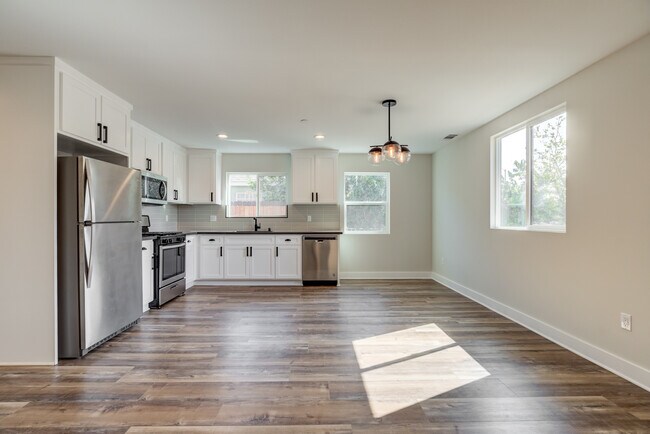 Foto del edificio - 6204 Brynhurst Ave