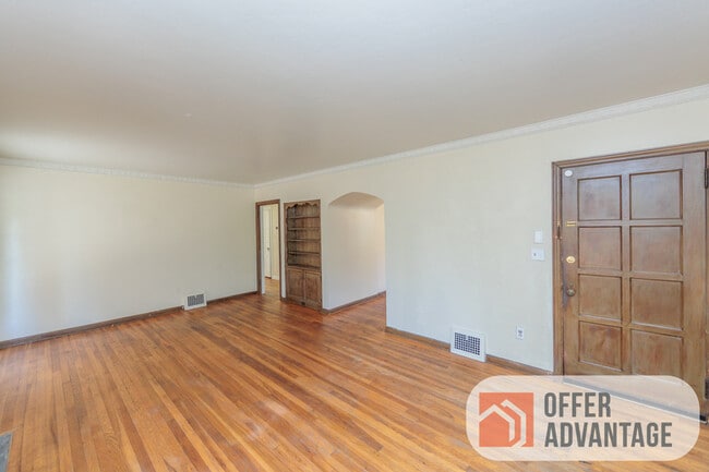 Building Photo - 3669 Glencairn Rd