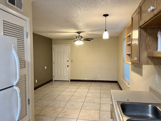 Building Photo - 4555 Sun Valley Dr