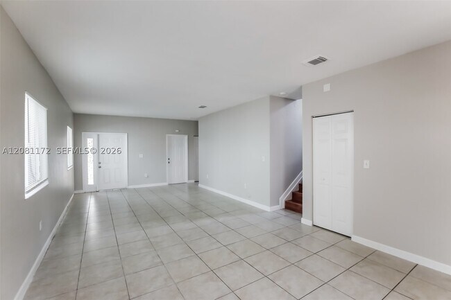 Foto del edificio - 3432 NE 3rd Dr
