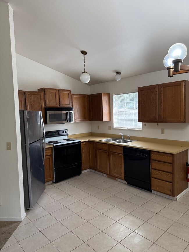 Building Photo - 1190 Niagara Dr