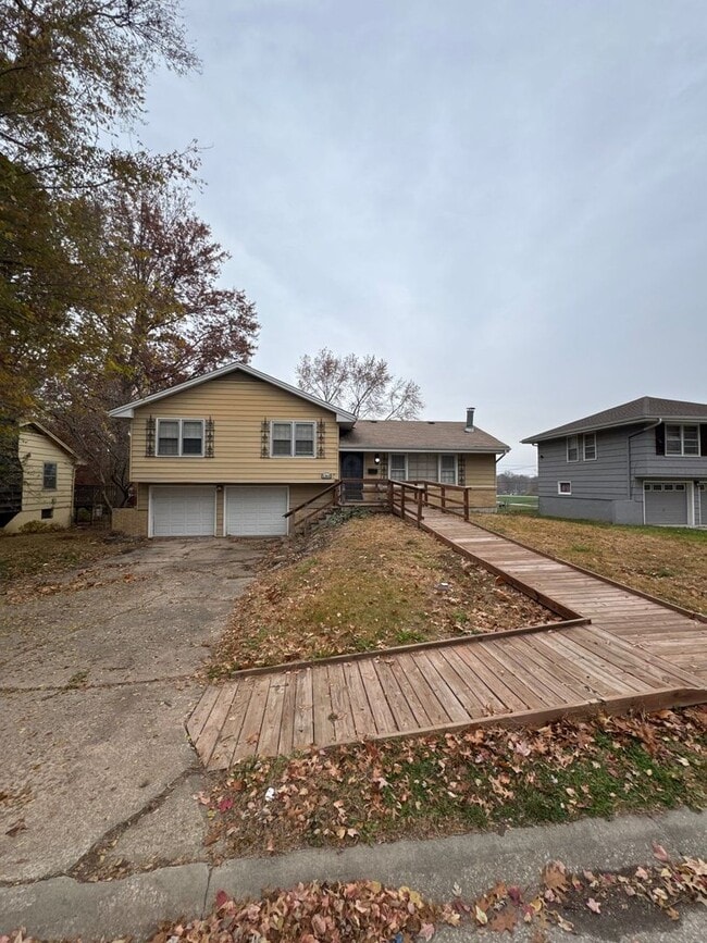 Building Photo - AVAILABLE NOW!! Move-In Before It Gets Too Cold! ??