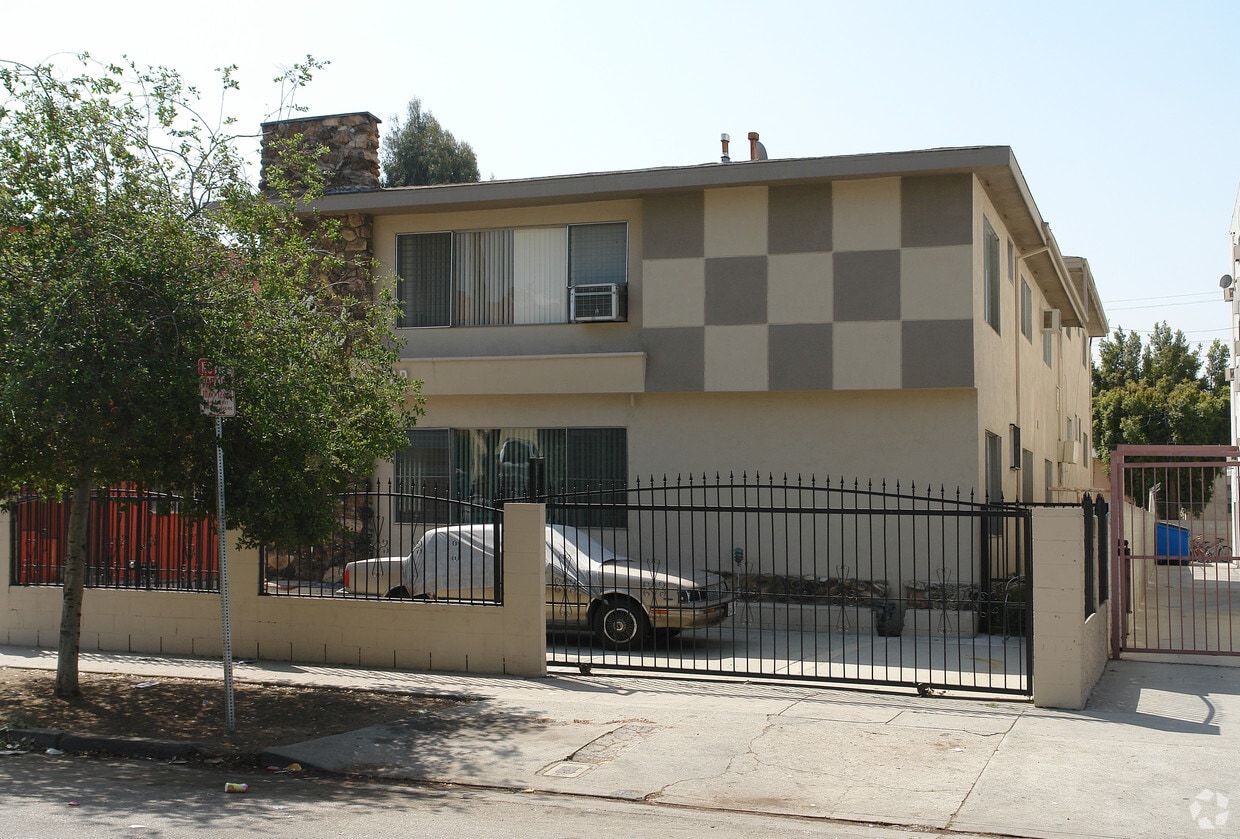 Primary Photo - 5522 Carlton Way