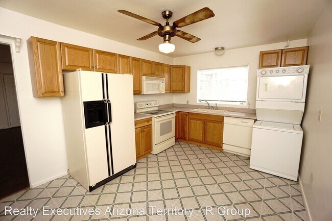 Building Photo - 2 br, 1 bath House - 3325 E. Bellevue St.
