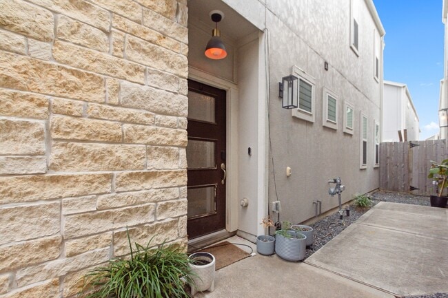 Building Photo - 5426 Oriente Ln