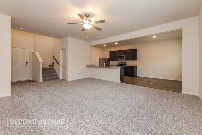 Building Photo - 841 Serena Dr