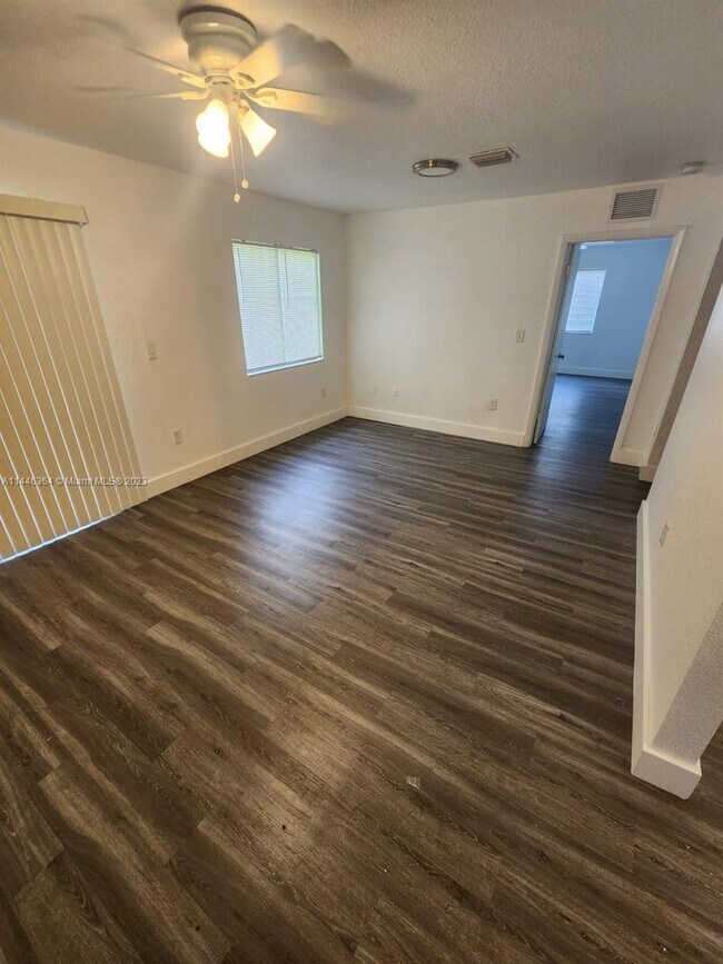 Foto del edificio - 5752 NW 5th Ct