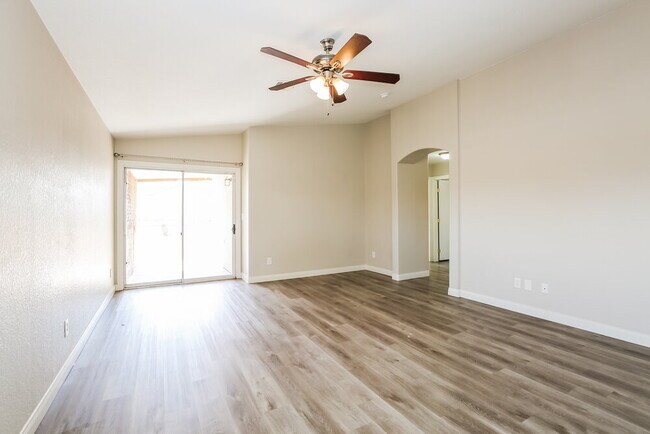 Foto del edificio - 5205 N Madison Stone St