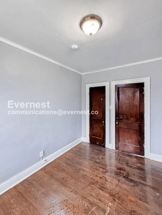 Building Photo - 9351 Woodside St