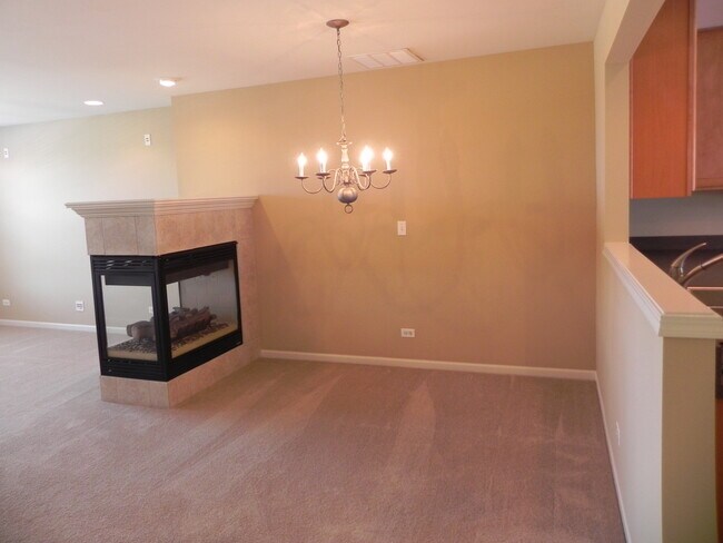 Building Photo - 1137 Reserve Dr