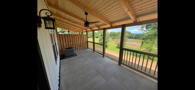 Foto del edificio - 2914 Montvale Rd