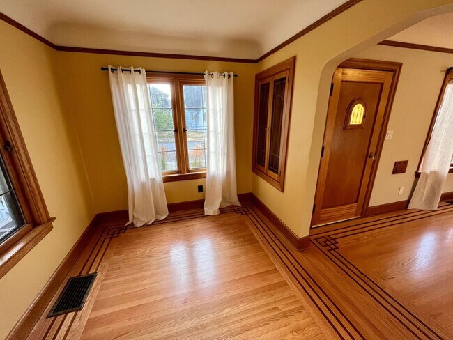 Foto del edificio - 7553 32nd Ave NW