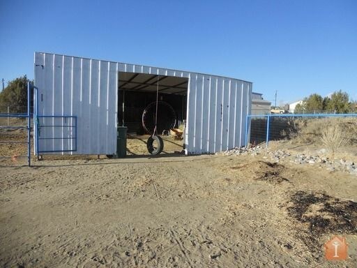 Building Photo - Cute 3 Bedroom 2 Bath Horse Property