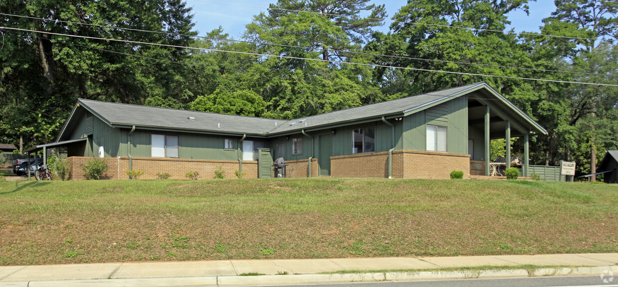 Building Photo - Selby Complex