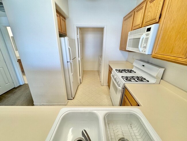 Building Photo - WONDERFUL 1 BEDROOM IN GUARD GATED VISTANA...