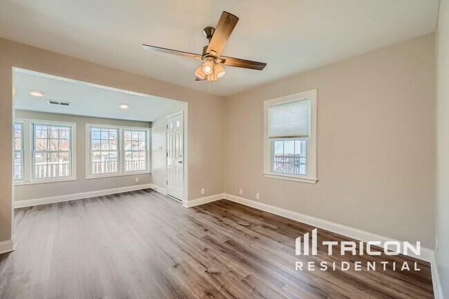 Building Photo - 7404 Park Dr