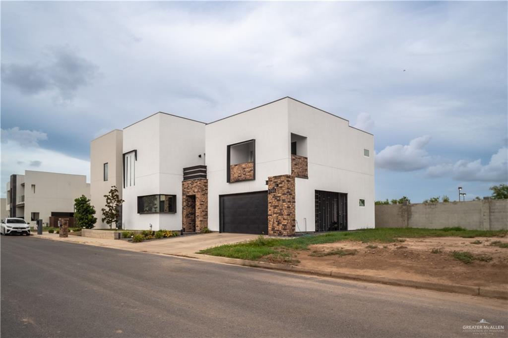 Foto principal - 6706 N 11th Ln